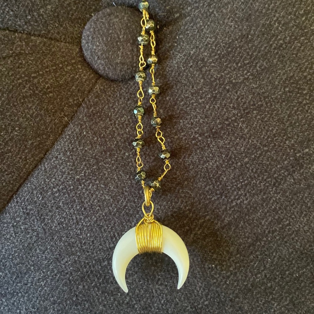 Beaded horn choker
